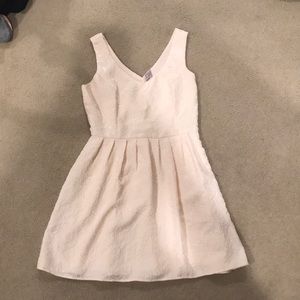 Floral pattern, rose tint/Creme colored dress